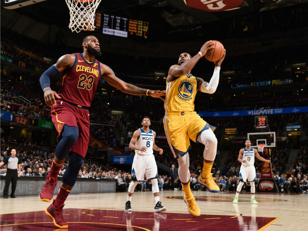 岳鑫替补登场补时送点，万隆点射再扳一球.